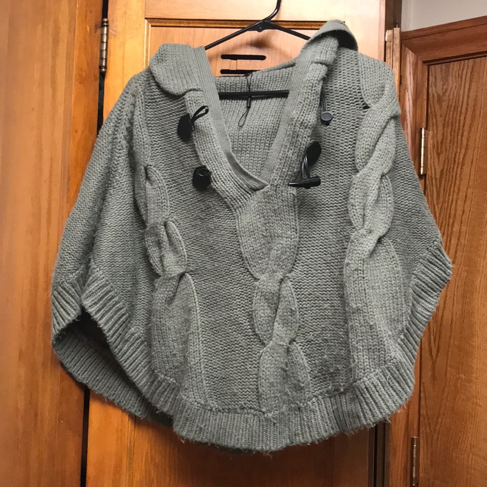 Gray Poncho with conch clips